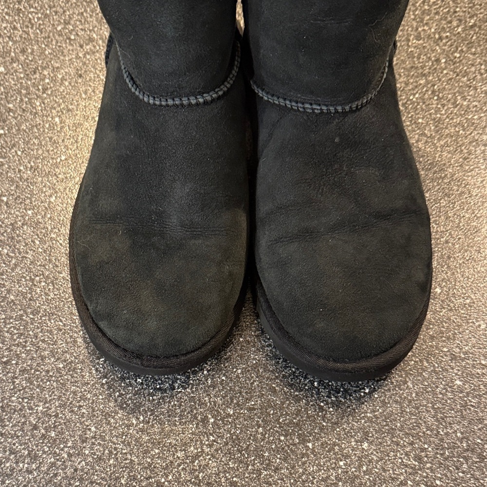 UGG Women's Black Classic Short II Winter Boots - size 6 - Picture 7 of 8